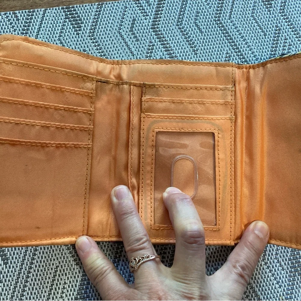 Vera Bradley Pink and Orange Quilted Wallet preowned - Picture 4 of 6